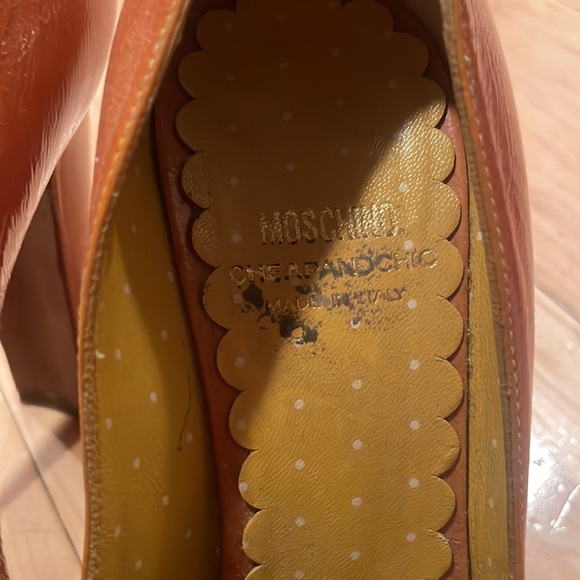 Vintage yellow Moschino high heel shoes, worn once size 8 - Picture 4 of 11